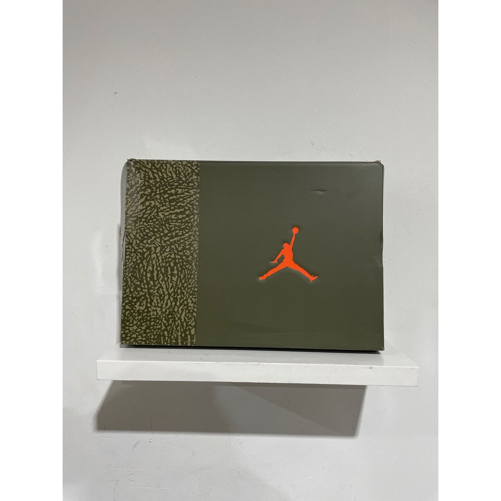 Nike JORDAN 3 RETRO FAMILY AFFAIR SIZE 11.5 PREOWNED Size US 11.5 / EU 44-45 - 6 Thumbnail