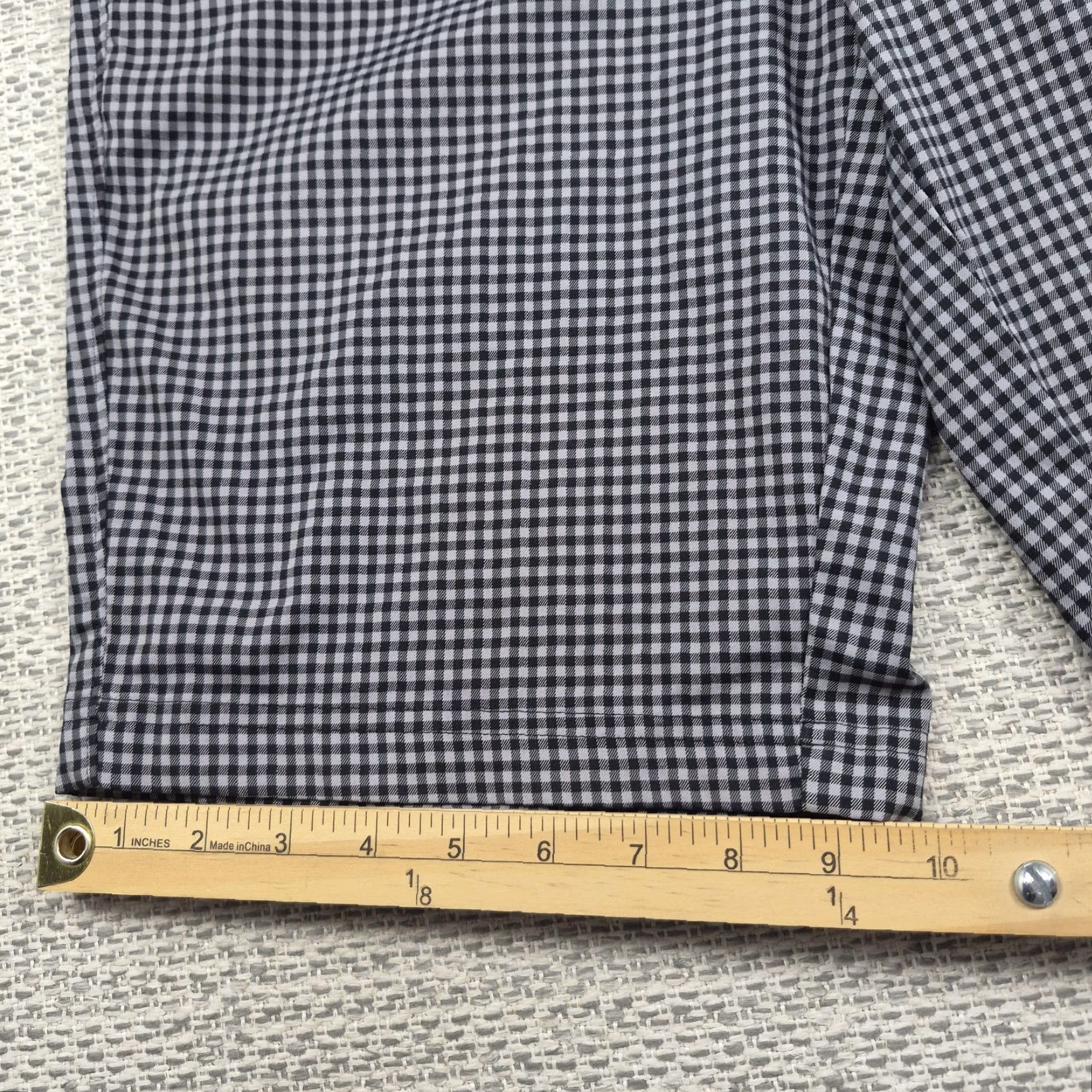Under Armour VINTAGE? No, under armour shorts mens 30 gray check microfiber chino golf casual pockets Size US 30 / EU 46 - 6 Thumbnail