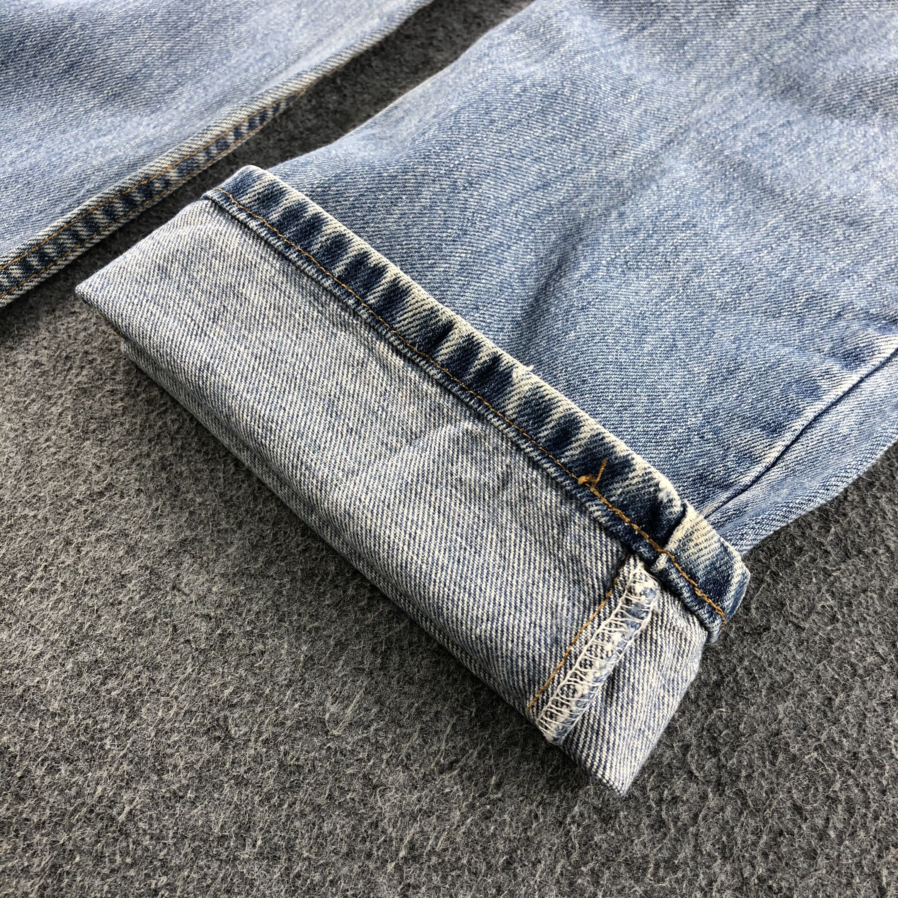 Levi's Vintage 90s Light Wash Levis 505 Jeans-J1191 Size US 33 - 6 Thumbnail