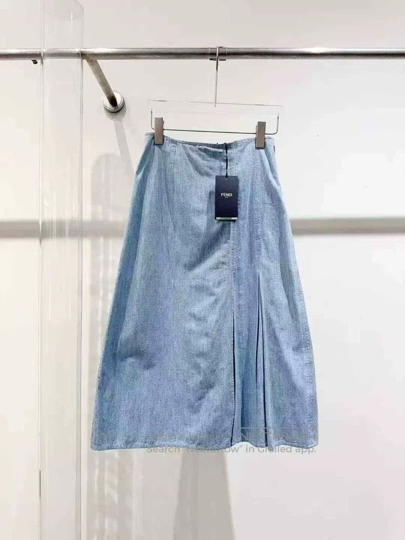 Fendi Fendi Denim Skirt with Vintage Denim Pockets Embroidered L Size 26" / US 2 / IT 38 - 1 Thumbnail