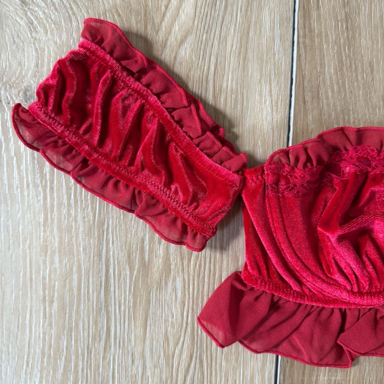 Urban Outfitters Urban Outfitters Out From Under Velvet & Ruffle Bra Top M Size M / US 6-8 / IT 42-44 - 4 Thumbnail