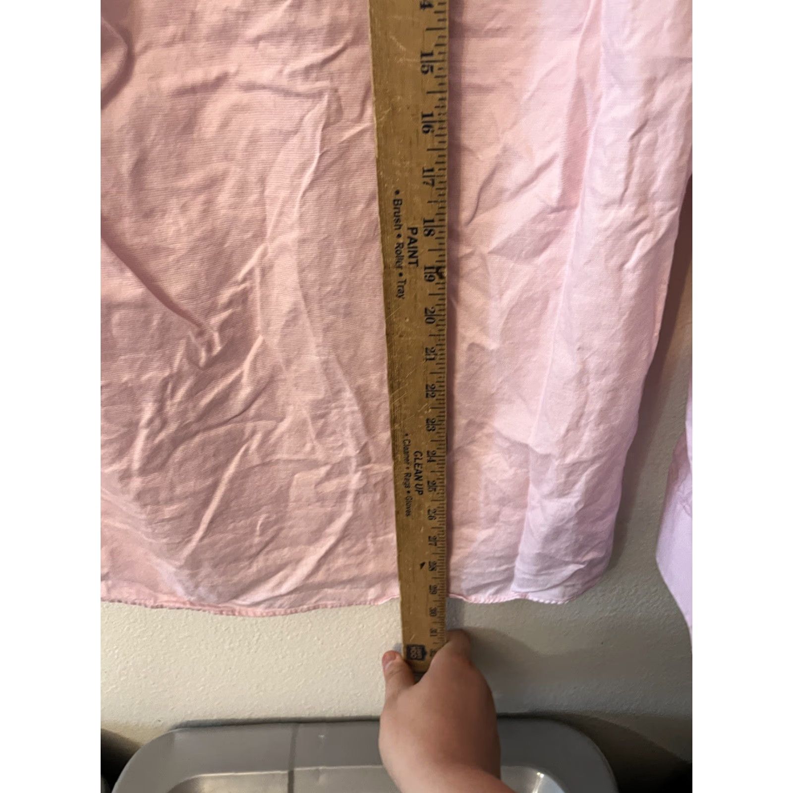 Tommy Hilfiger Tommy Hilfiger Slim Fit Pink Solid Long Sleeve Button Down Shirt Size 15.5 Size US M / EU 48-50 / 2 - 4 Thumbnail