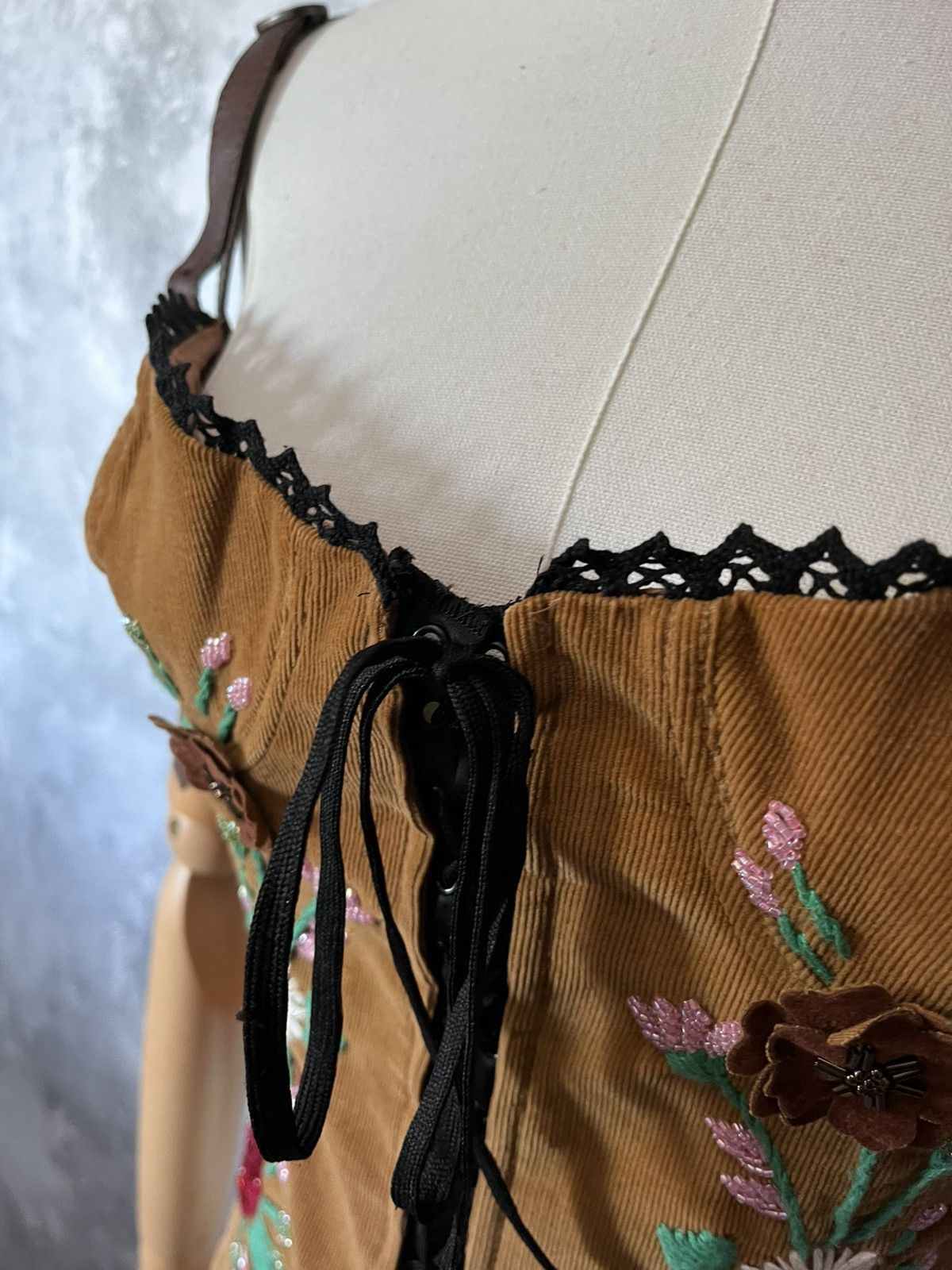 Dolce & Gabbana Dolce & Gabbana A/W 2002 Corduroy corset embroidery flower Size L / US 10 / IT 46 - 8 Thumbnail