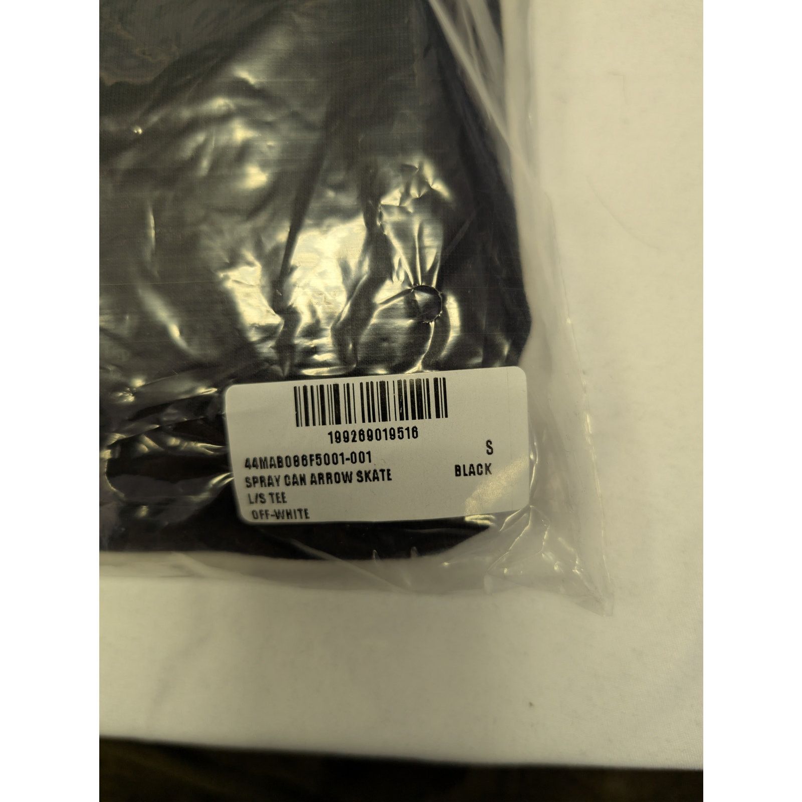 Off-White o1rshd1 Spray Can Arrow Skate L/S T-Shirt in Black Size US S / EU 44-46 / 1 - 23 Thumbnail