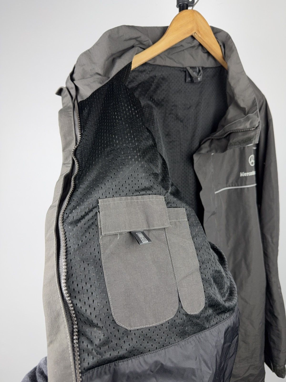 Mercedes-Benz 00s Racing Mercedes Benz Jacket Grey L Y2K Windbreaker Tech Size US L / EU 52-54 / 3 - 14 Thumbnail