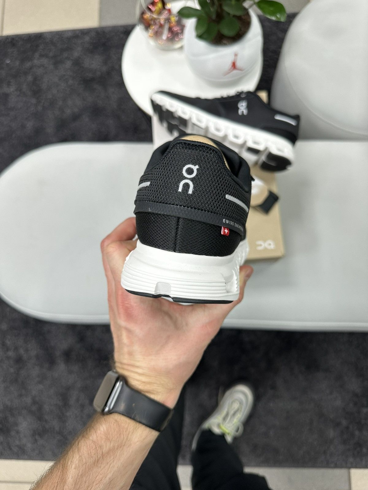 On On Running Cloud 6 Black/White Size US 10 / EU 43 - 5 Thumbnail