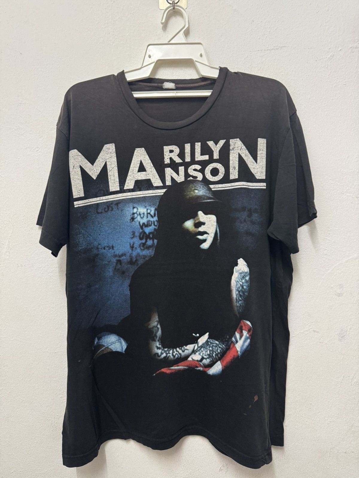 Band Tees Vintage Marilyn Manson Promo Album Distessed T shirt Size US XL / EU 56 / 4 - 1 Thumbnail