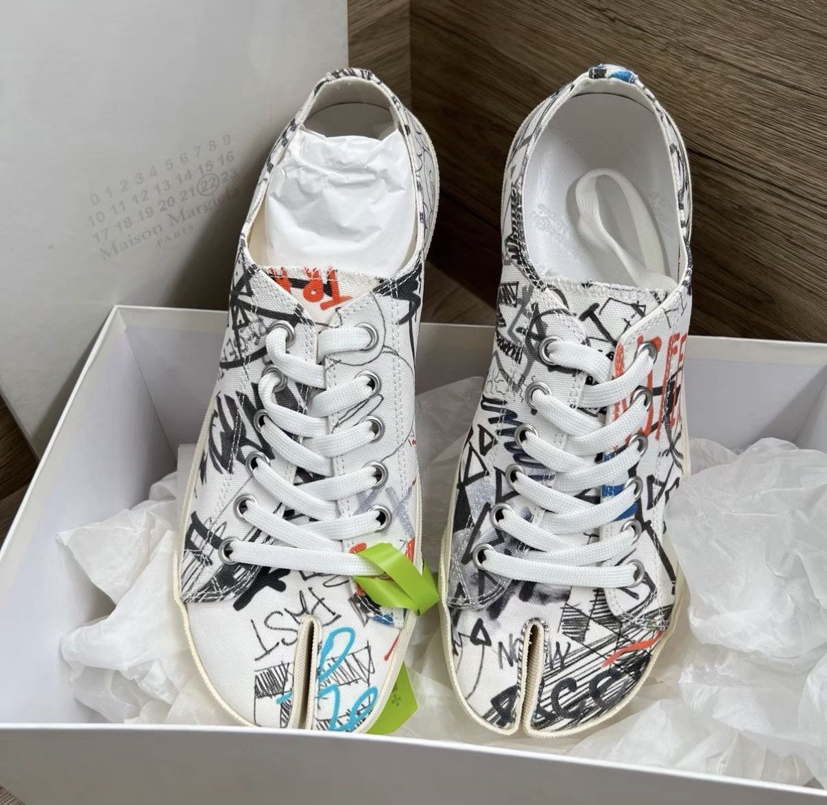 Maison Margiela Maison Margiela Tabi White Graffiti Split-Toe Shoes J41 Size US 8 / EU 41 - 2 Thumbnail