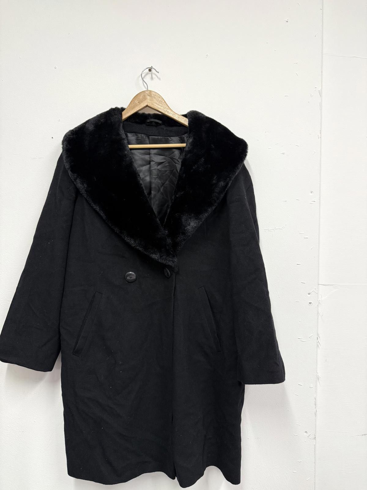 Marks & Spencer Black Women's Coat with Faux Fur Collar UK Size 16 Size XL / US 12-14 / IT 48-50 - 1 Thumbnail