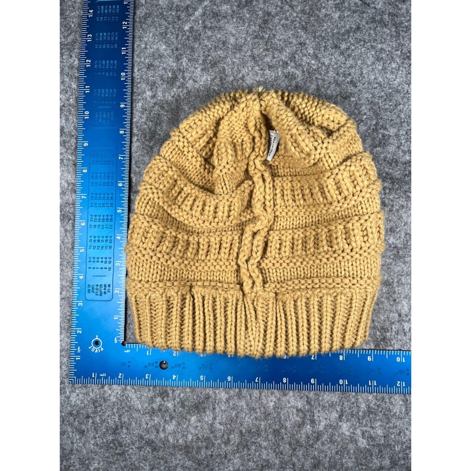 Vintage C.C Exclusives Beanie Toque Beanie Women One Size Beige Acrylic Knit Logo Outdoor Ski Fall Winter Size ONE SIZE - 6 Thumbnail