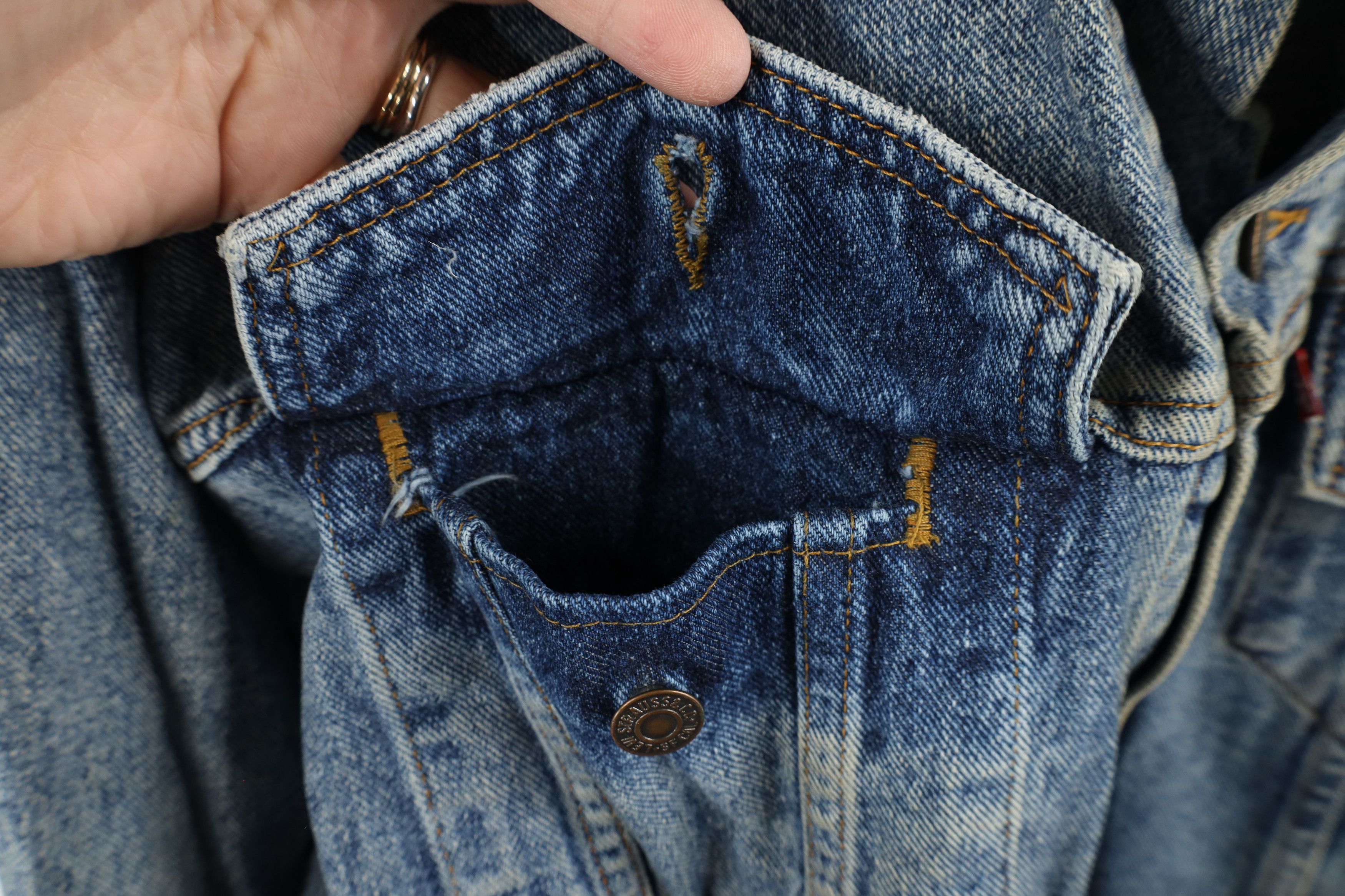 Levi's Vintage 90s Levis Spell Out Denim Trucker Jacket Blue USA Size US L / EU 52-54 / 3 - 8 Thumbnail