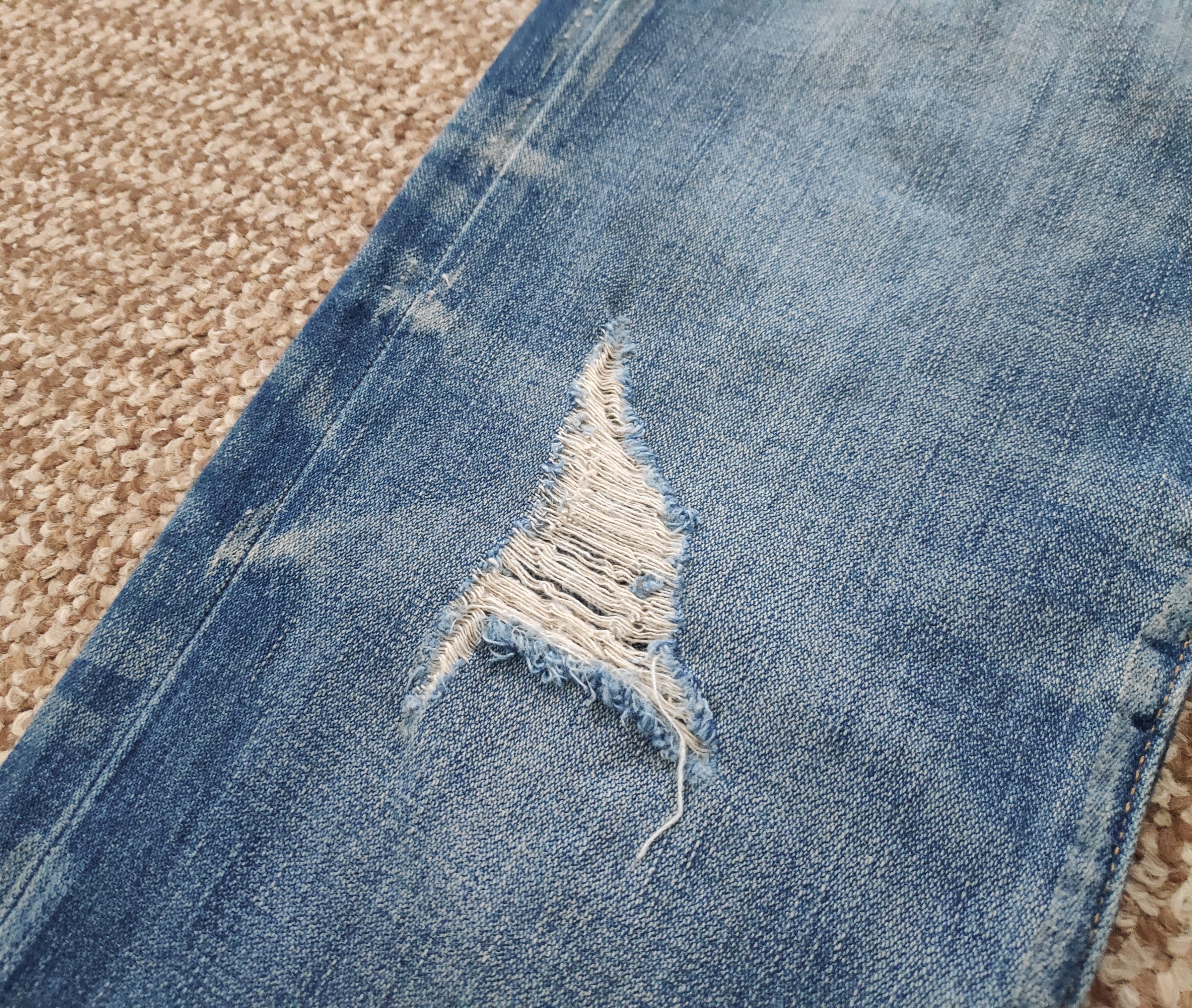 True Religion True Religion Relaxed Slim Geno Distressed Denim Jeans Size US 29 - 9 Thumbnail