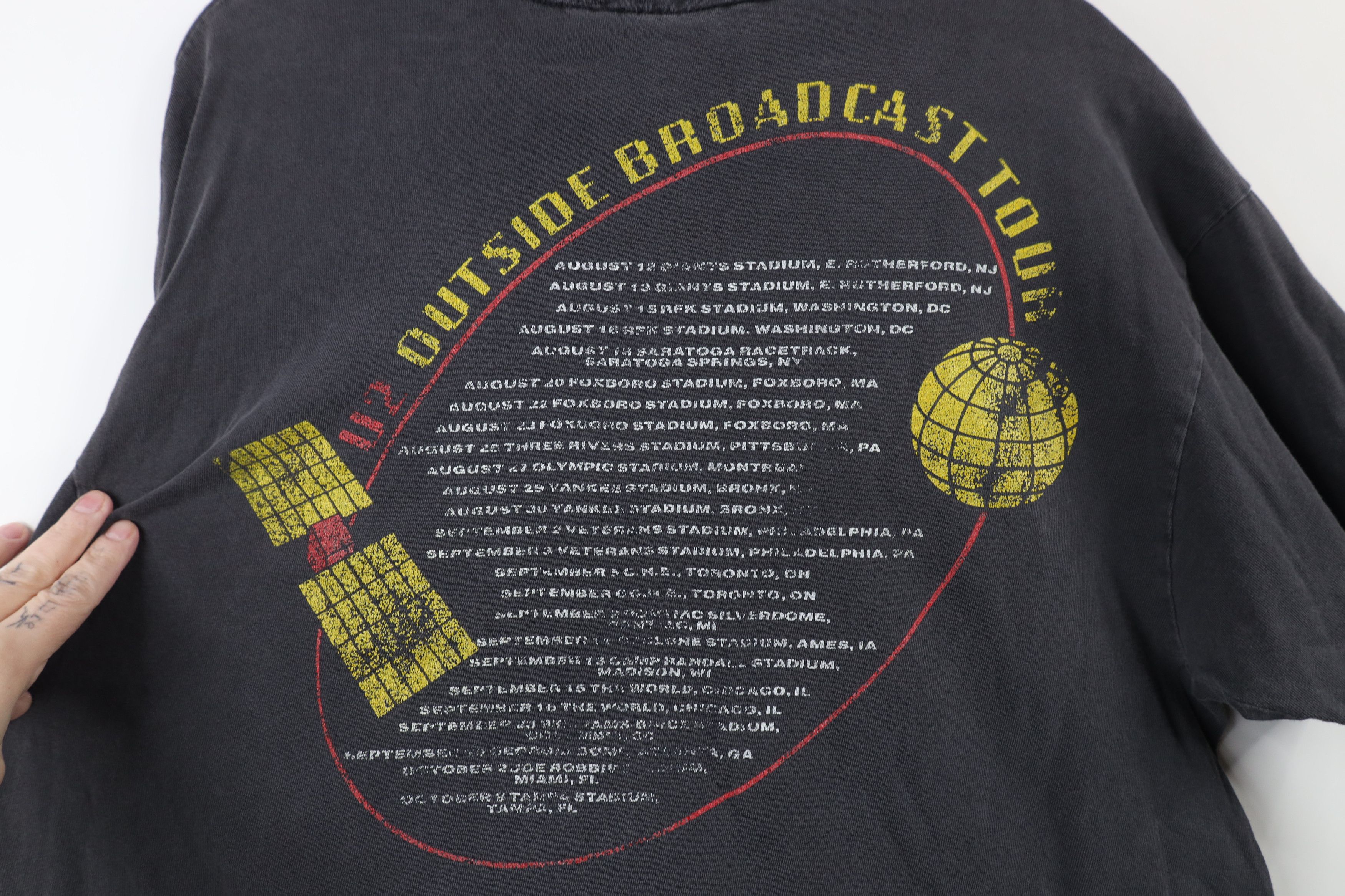 Vintage Vintage 90s Outside Broadcast Tour U2 Band T-Shirt USA Size US L / EU 52-54 / 3 - 12 Thumbnail