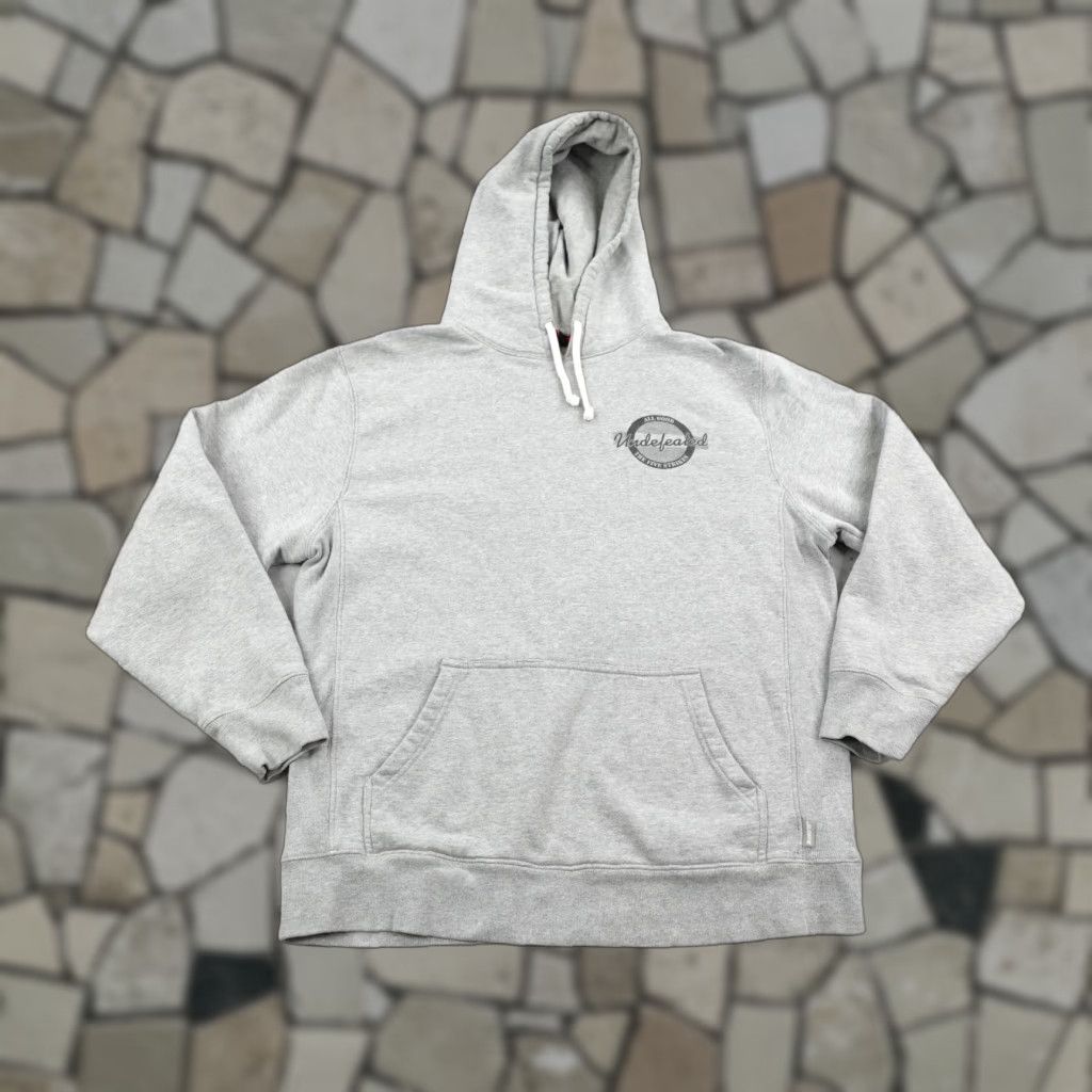 Undefeated VINTAGE Undefeated Hoodie Pullover XL Gray Graphic Skateboarding Mens Size US XL / EU 56 / 4 - 1 Thumbnail