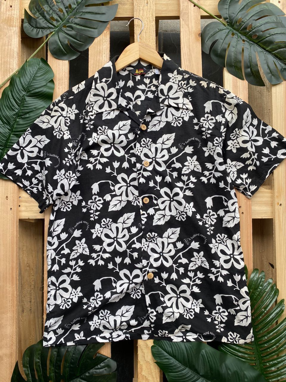 Bape Vintage Bape Floral Hawaii Shirt Cotton Size US L / EU 52-54 / 3 - 1 Thumbnail