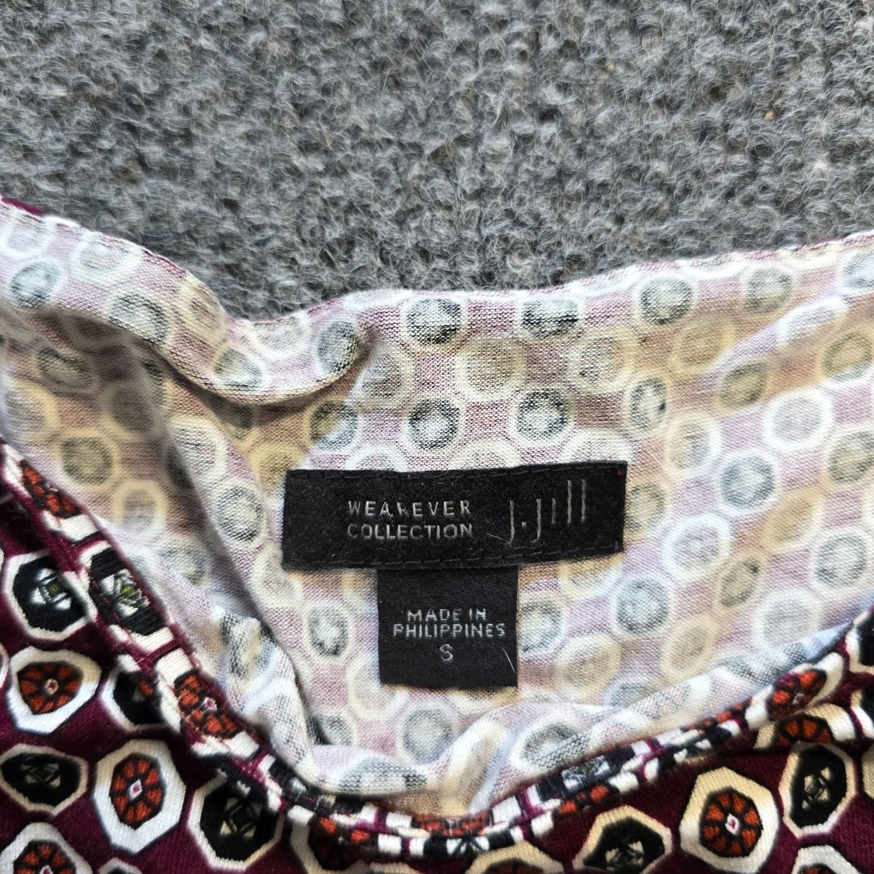 J. Jill J Jill Wearever Top Women S Red Geometric Layered Back Stretch Causal Career Shirt Size S / US 4 / IT 40 - 4 Thumbnail