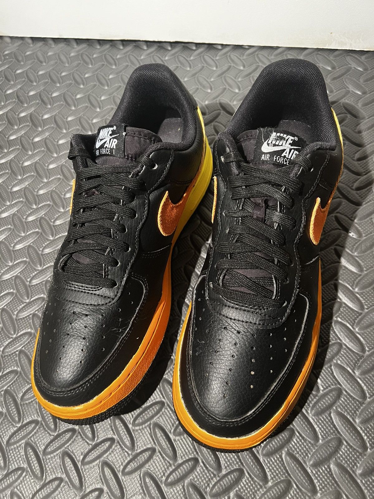 Nike CLEAN Nike Air Force 1 Low Orange Fade size 9.5 RARE Shoes Size US 9.5 / EU 42-43 - 2 Thumbnail