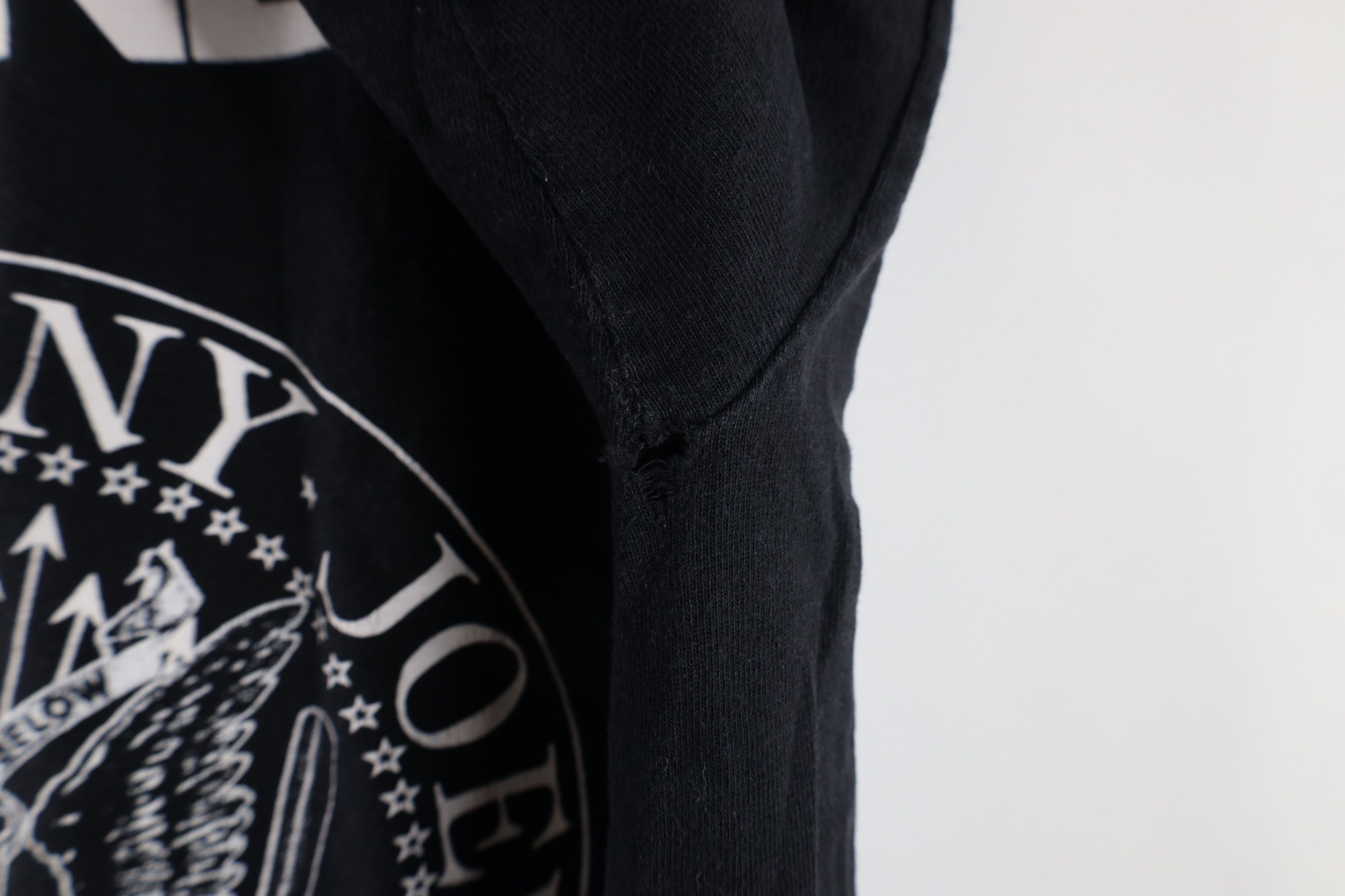 Vintage Vintage Y2K Spell Out The Ramones Band T-Shirt Black Size US M / EU 48-50 / 2 - 9 Thumbnail