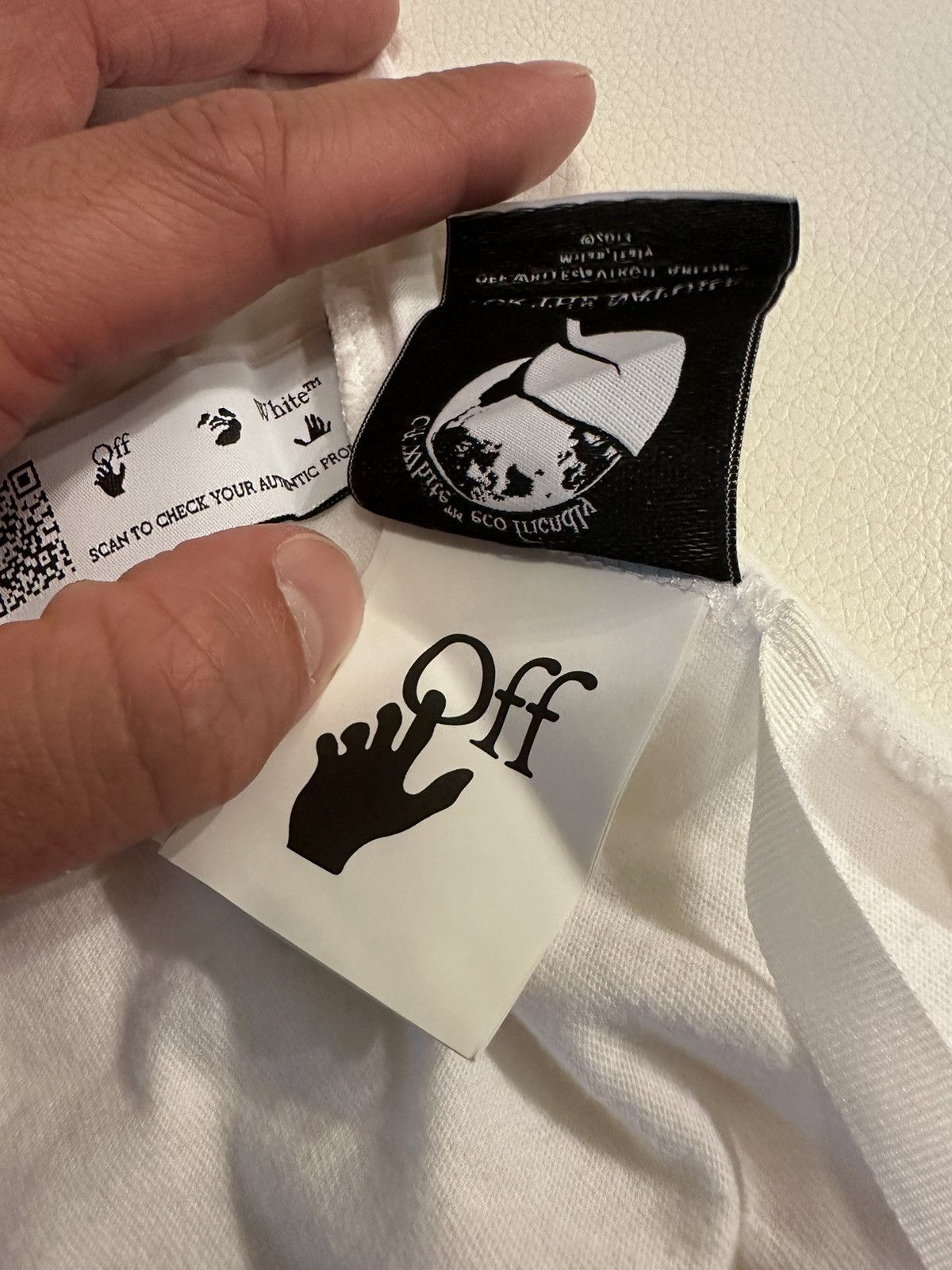 Off-White Off White Graffiti Logo Tee Size US L / EU 52-54 / 3 - 18 Thumbnail