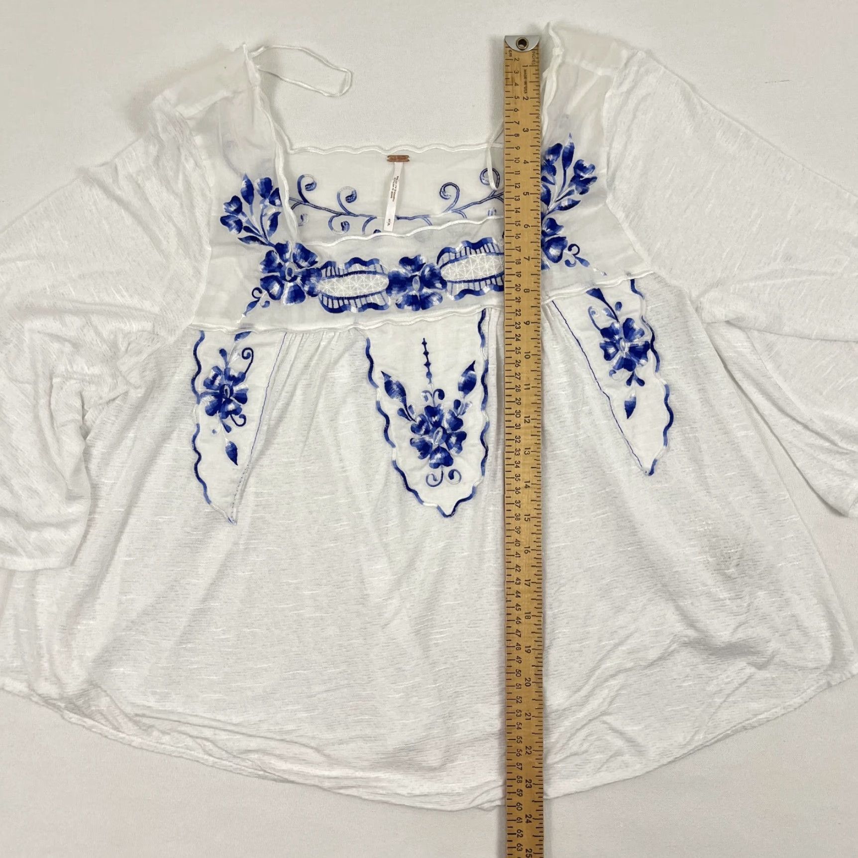 Free People VINTAGE Free People Blouse Womens S White Blue Floral Embroidered Boho Peasant Cottage Size S / US 4 / IT 40 - 3 Thumbnail