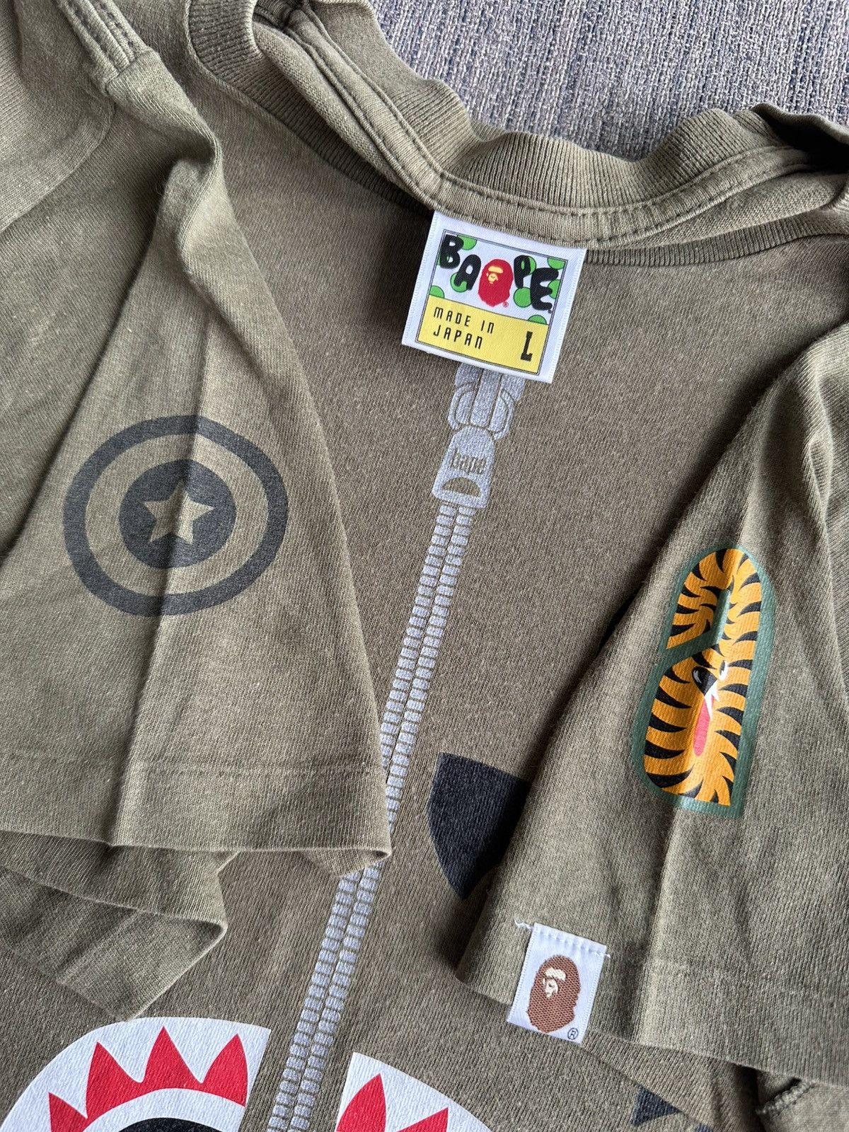 Bape A bathing Ape Shark World Gone Mad Streetwear Japan BAPE Size US L / EU 52-54 / 3 - 3 Thumbnail