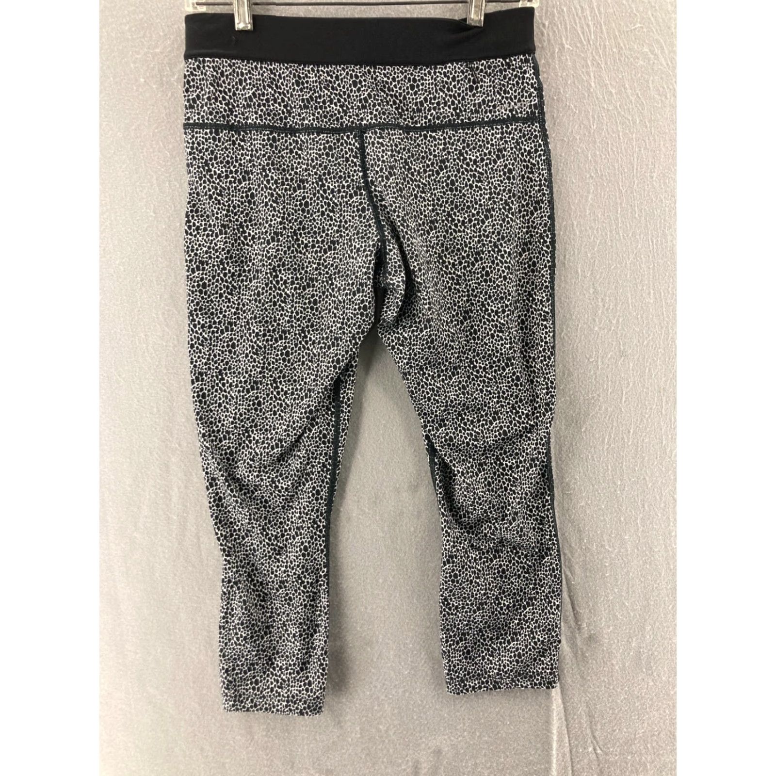 Nike Nike Dri-FIT Leggings Women M Black/White Animal Print Cheetah - Athletic Activewear Skinny Compression Women's Sportswear 90s Theme not specified Size 32" / US 10 / IT 46 - 7 Thumbnail
