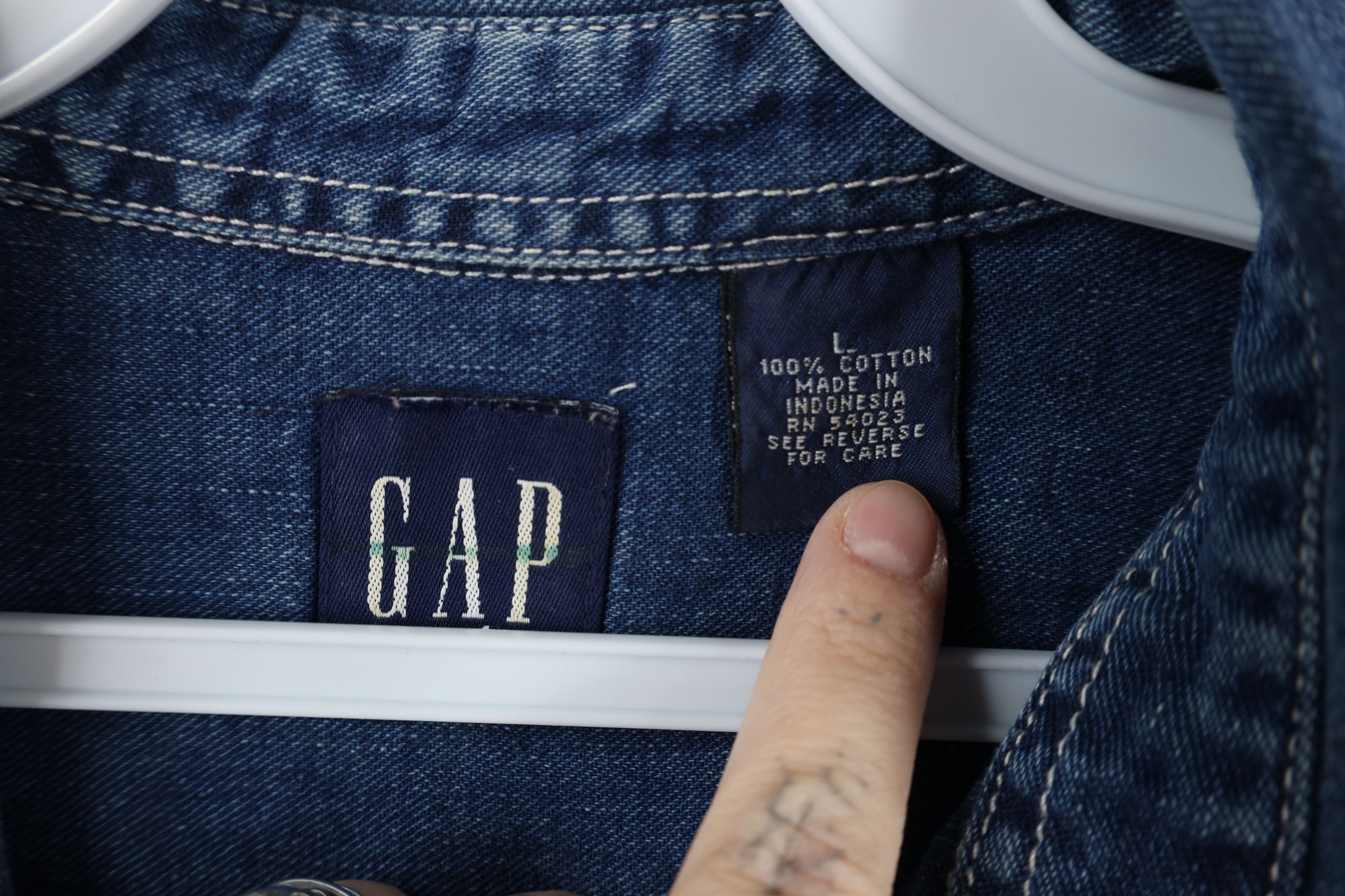 Gap × Vintage Vintage 90s Gap Fit Denim Jean Short Sleeve Button Shirt Size US L / EU 52-54 / 3 - 9 Thumbnail