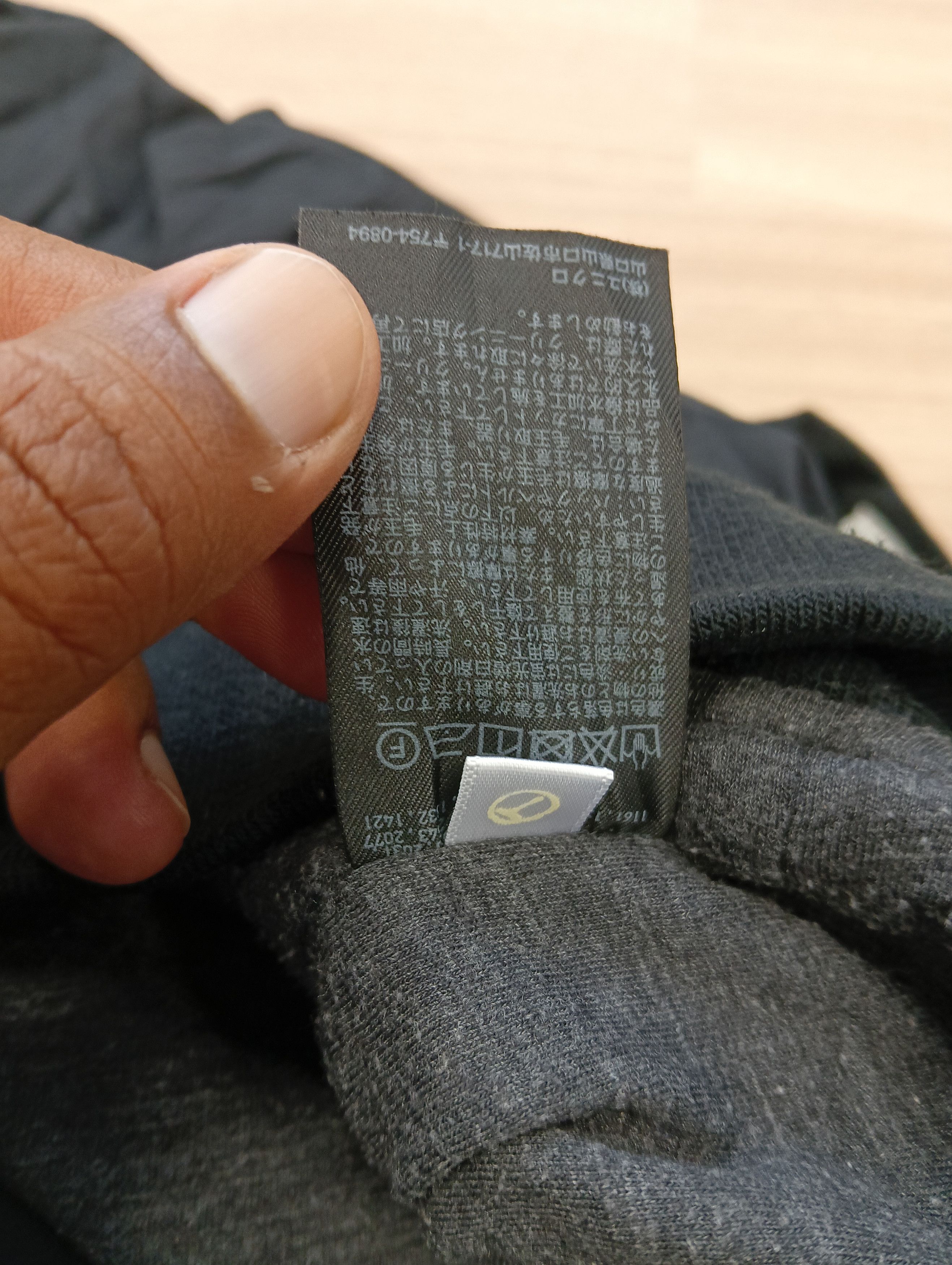 Uniqlo UNIQLO SWEATER BOMBER STYLE L Size US L / EU 52-54 / 3 - 6 Thumbnail
