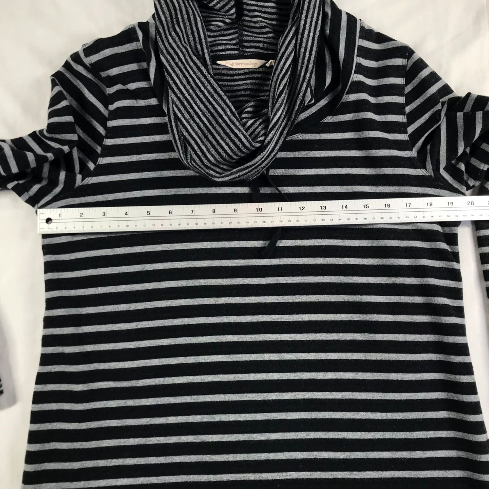 Soft Surroundings Soft Surroundings Black Gray Striped Cowl Neck Button Tab Tunic Top M 2AW15 Size M / US 6-8 / IT 42-44 - 3 Thumbnail