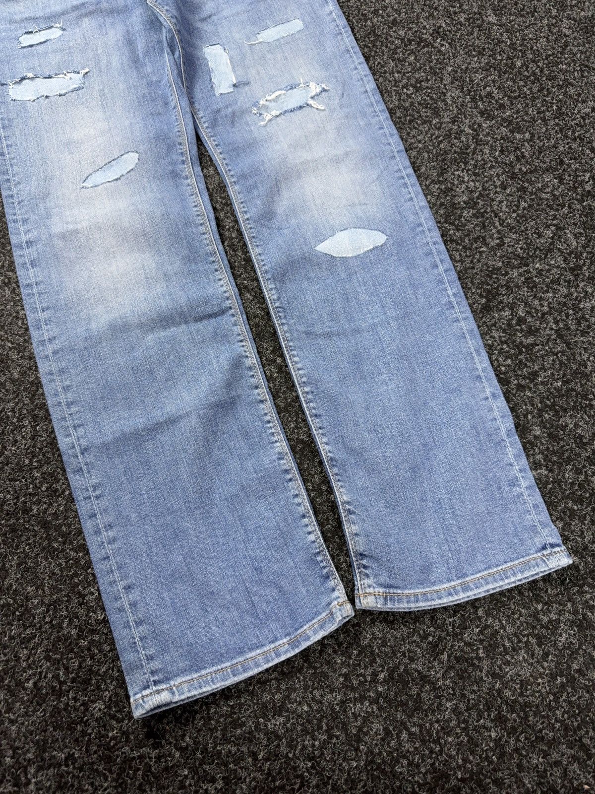 Hugo Boss Luxury Hugo Boss Distressed Punk Rock Light Wash Y2K Jeans Size US 36 / EU 52 - 4 Thumbnail