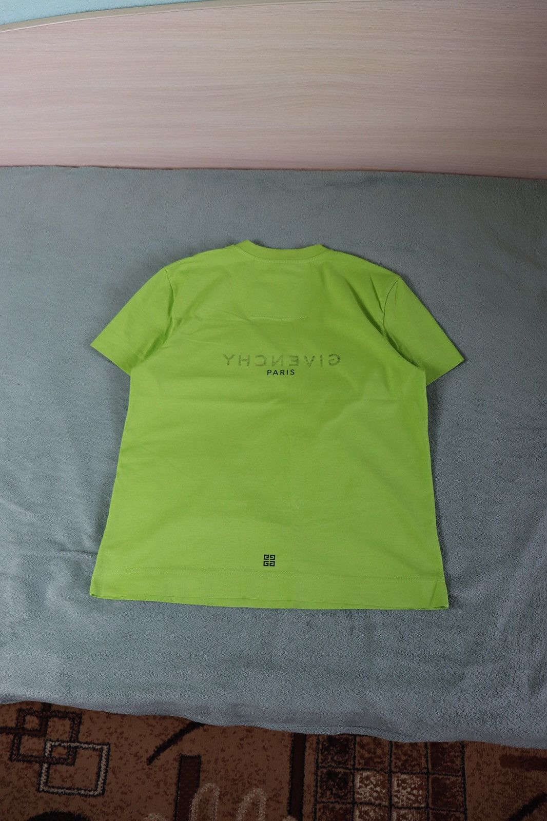 Givenchy Givenchy Reverse Logo T-Shirt Lime Green XS Made in Portugal Size US XS / EU 42 / 0 - 4 Thumbnail