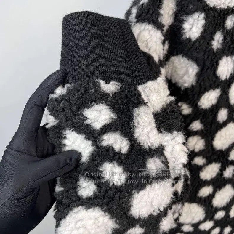 Louis Vuitton Louis Vuitton Co-branded Yayoi Kusama black and white polk Size US S / EU 44-46 / 1 - 8 Thumbnail