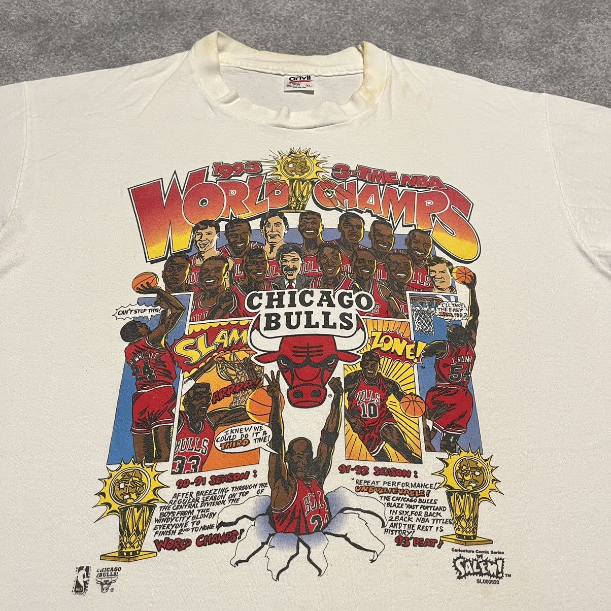 NBA Vintage 1993 Chicago Bulls Salem Sportswear Comic Logo Tee Size US XL / EU 56 / 4 - 1 Thumbnail
