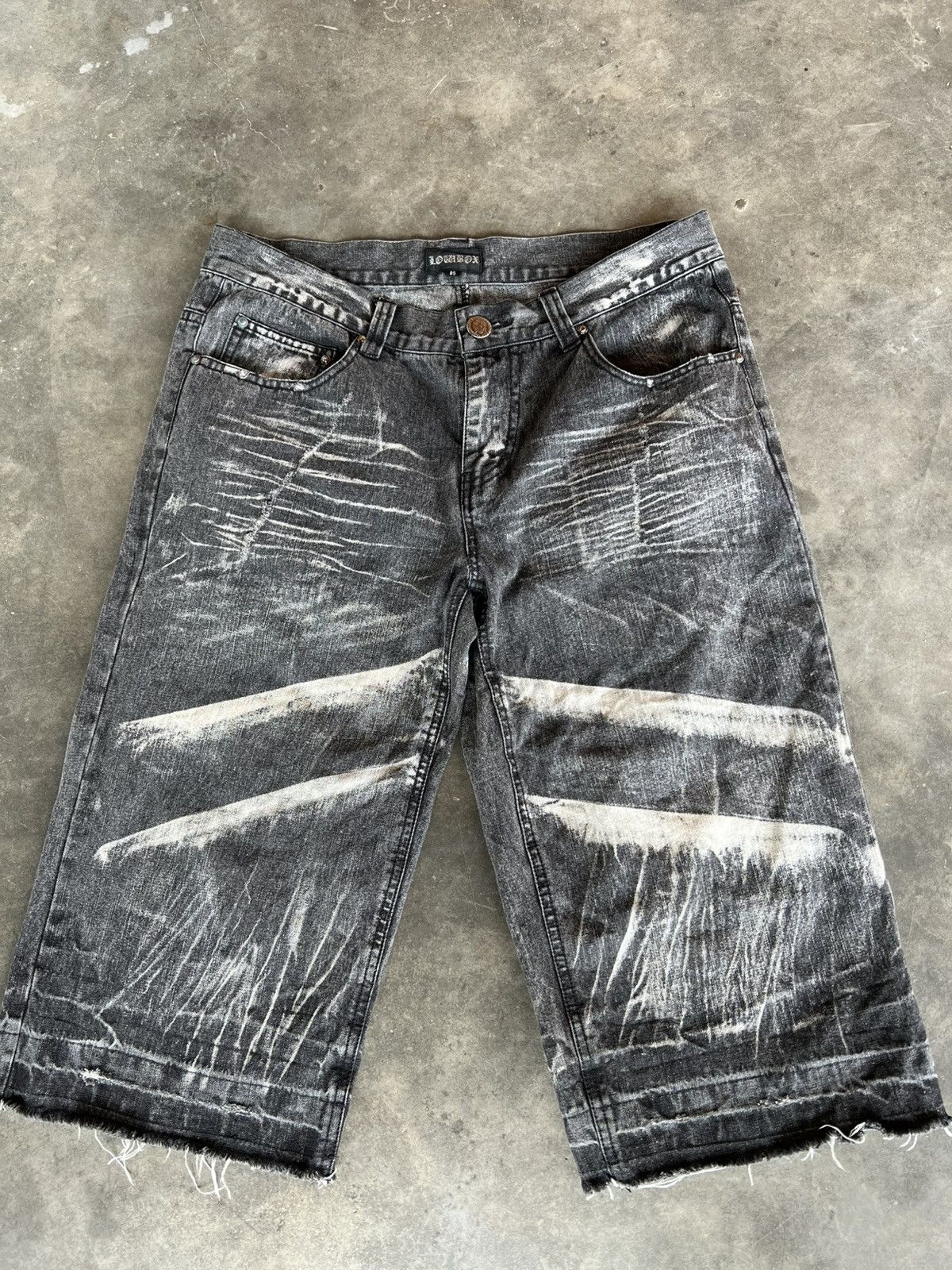 Japanese Brand Vintage Lowbox Short Jean Size US 32 / EU 48 - 1 Thumbnail