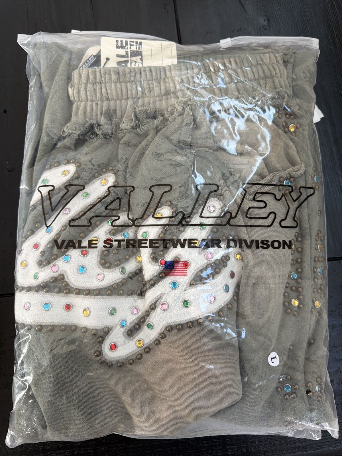 Vale Vale Forever Green Skittle Sweatpants Size Large NWT Size US 34 / EU 50 - 11 Thumbnail