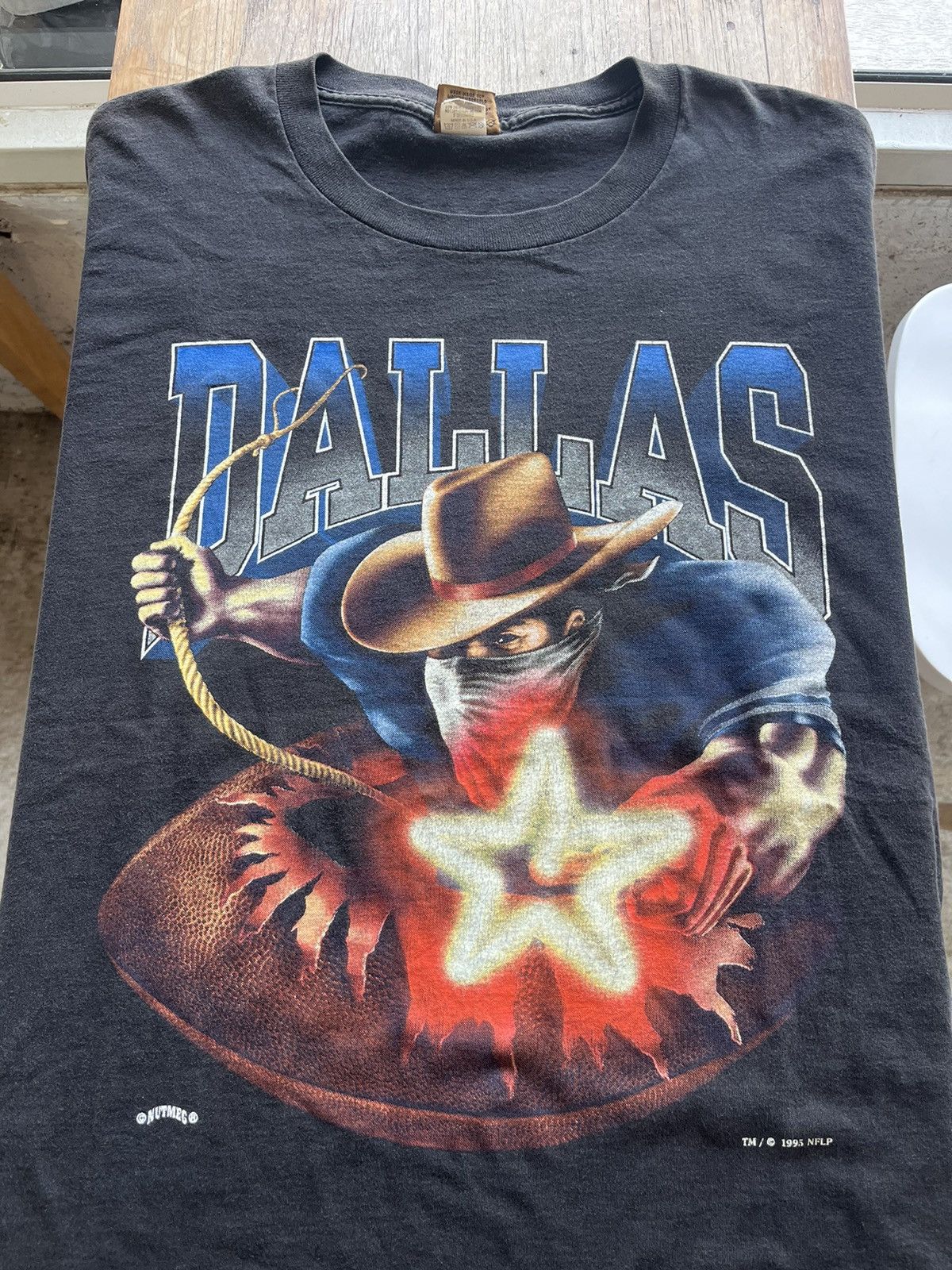 Nutmeg × Vintage Vintage DALLAS COWBOYS 1995’s NFLP Nutmeg Mills Tshirt Size US XL / EU 56 / 4 - 4 Thumbnail