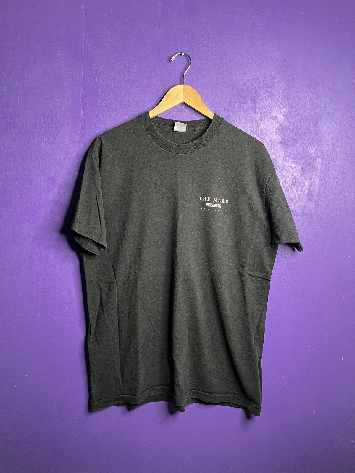 Vintage Vintage 90s The Mark Hotel New York t-shirt Size US XL / EU 56 / 4 - 1 Thumbnail