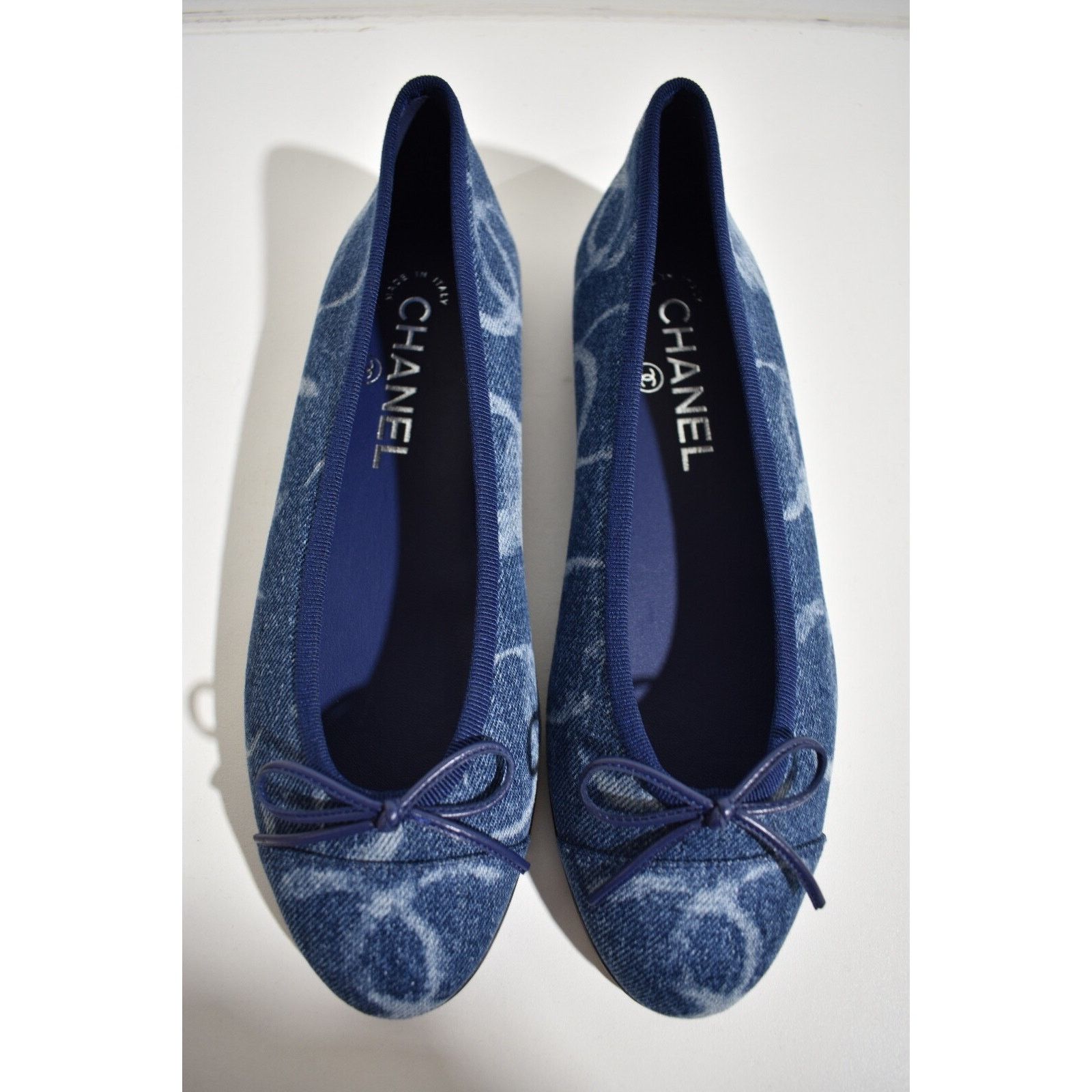 Chanel 23B Printed Denim CC Logo Bow Tie Ballet Ballerina Flat 38 Size US 8 / IT 38 - 8 Thumbnail