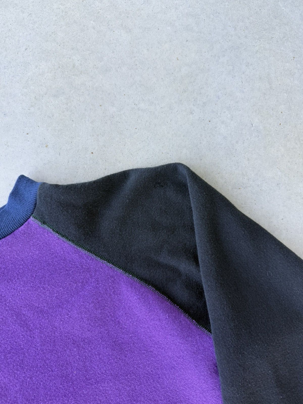 Vintage Vintage 1980s Two Tone Purple & Black Crewneck Size US M / EU 48-50 / 2 - 7 Thumbnail