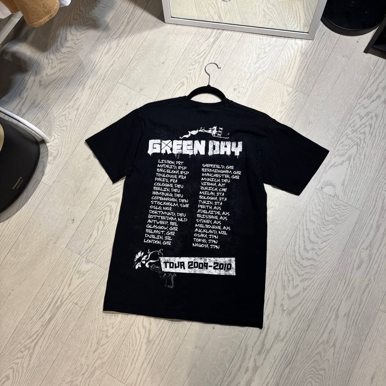 Band Tees Green Day 2009 Tour T-shirt Size:S Size US S / EU 44-46 / 1 - 3 Thumbnail