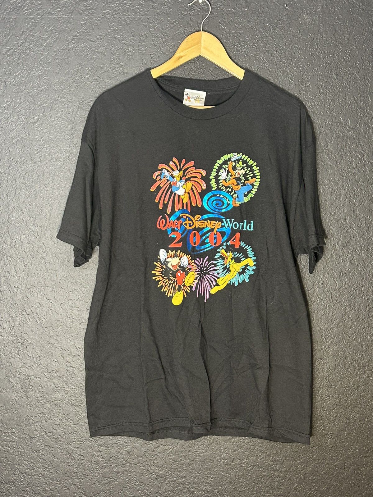 Disney × Vintage 2004 Disney World Fireworks T Shirt Size US XL / EU 56 / 4 - 1 Thumbnail