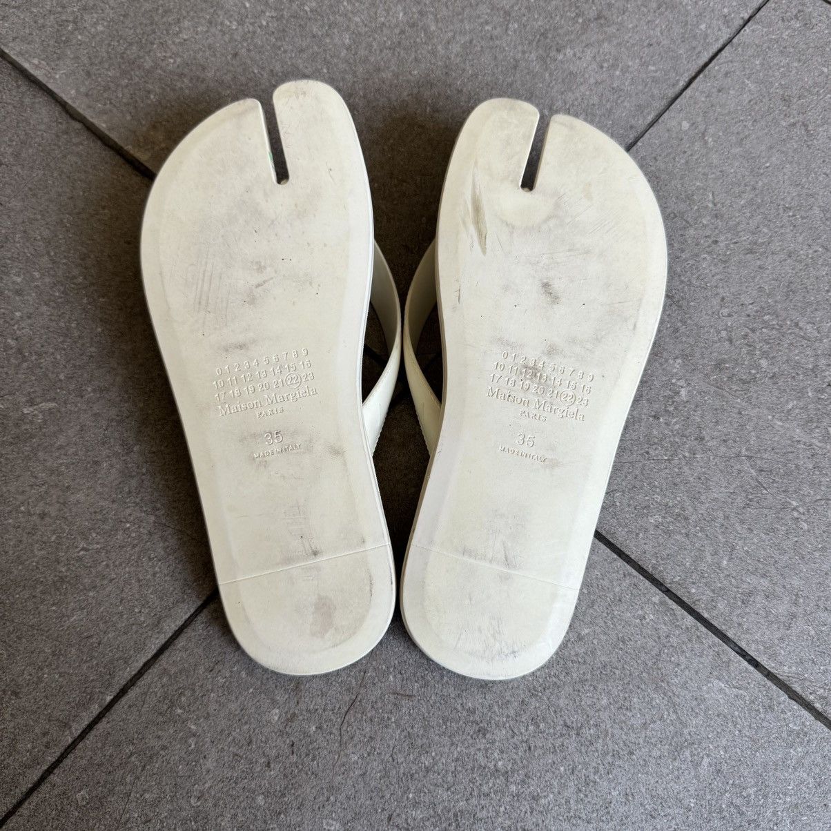 Maison Margiela Maison Margiela Tabi Thong Sandals Size US 5 / IT 35 - 6 Thumbnail