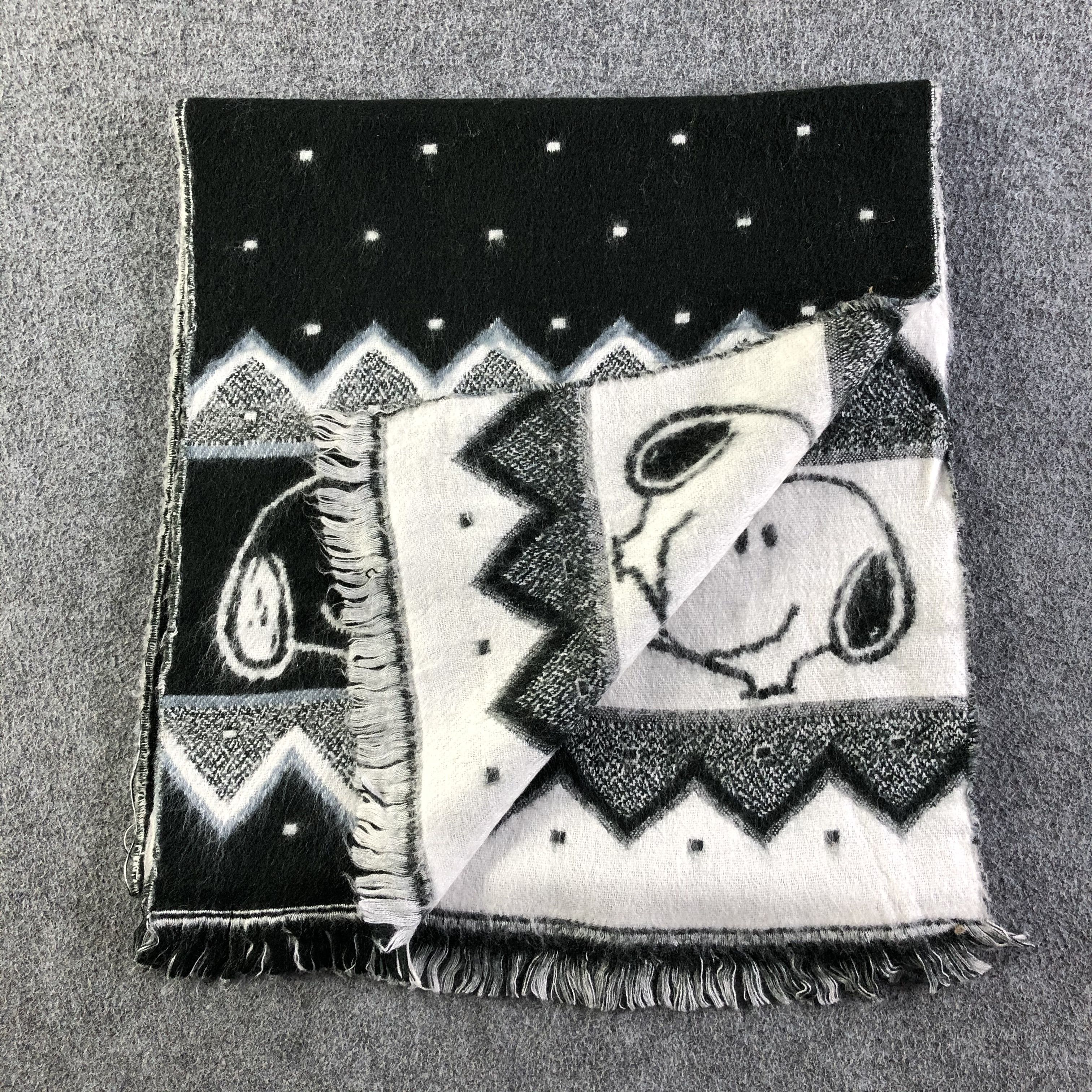Anime Vintage Snoopy Scarf / Muffler / Neckwear P046 Size ONE SIZE - 4 Thumbnail