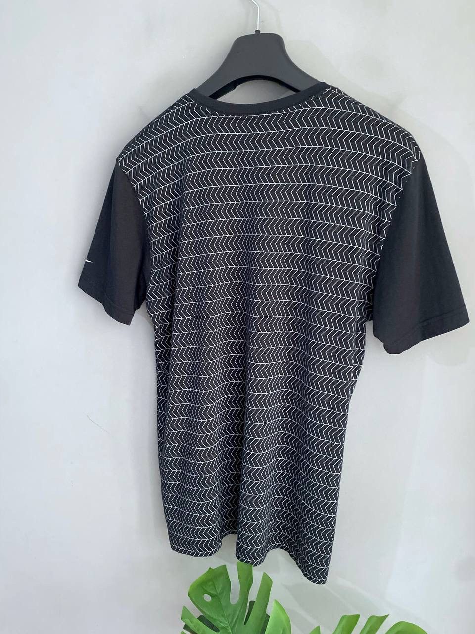 Nike Nike RF Roger Federer V-Neck Cotton Tennis T-Shirt, Size M Size US M / EU 48-50 / 2 - 8 Thumbnail