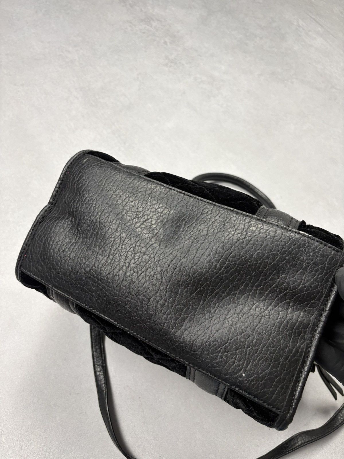 Juicy Couture Juicy Couture Vintage Velvet Heart Shoulder Crossbody Bag Size ONE SIZE - 6 Thumbnail