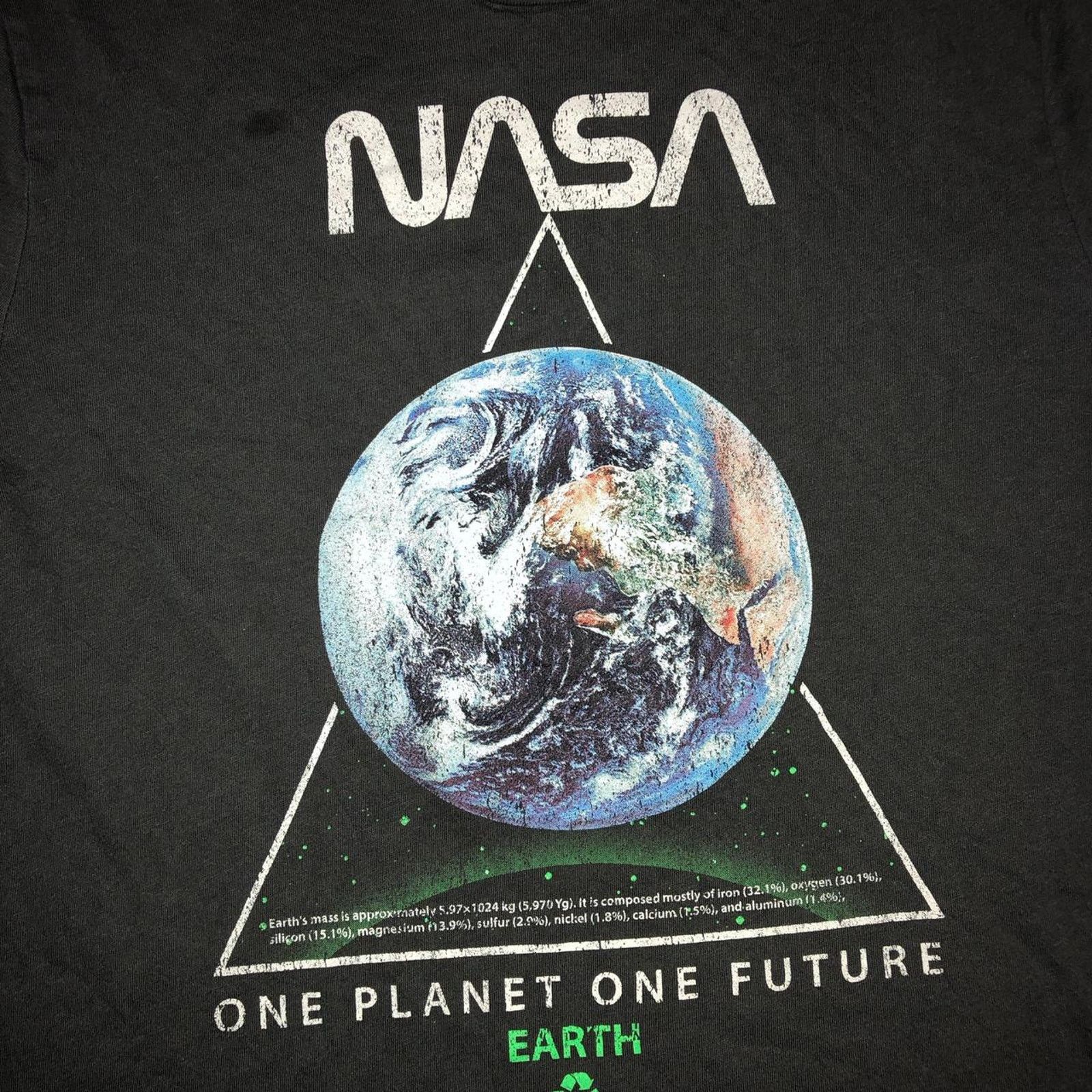 Old Navy Old Navy NASA ‘One Planet One Future’ Graphic Tee Size US S / EU 44-46 / 1 - 3 Thumbnail