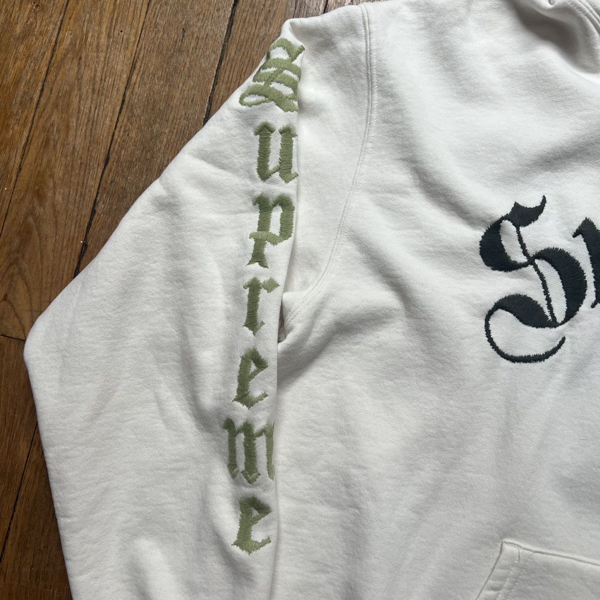 Supreme × The Great China Wall Supreme Great China Wall Sword Hooded Sweatshirt White XL Size US XL / EU 56 / 4 - 5 Thumbnail