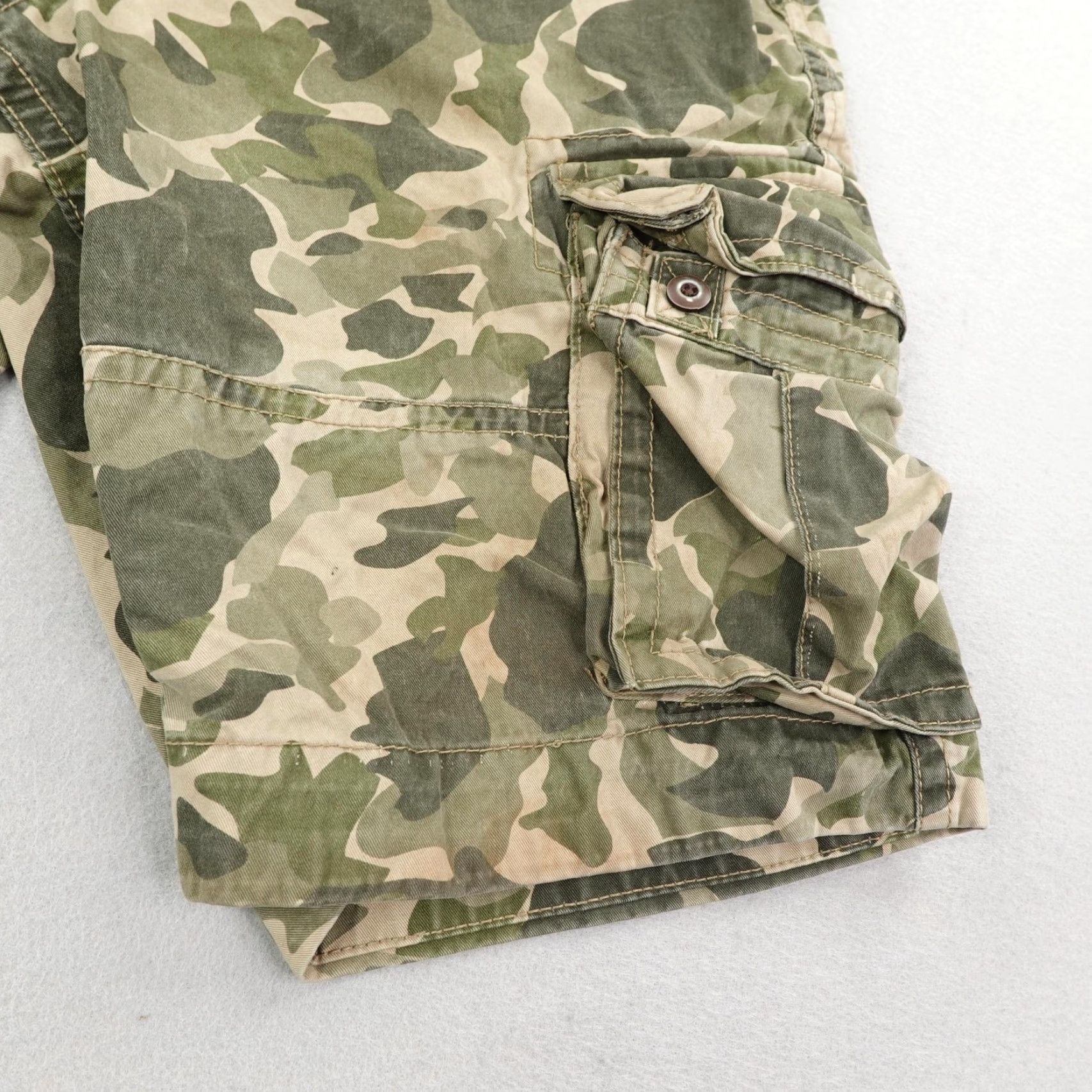 Aeropostale VINTAGE Aeropostale Cargo Shorts Men 31 Casual Outdoor Camouflage Canvas Utility Size US 31 - 3 Thumbnail