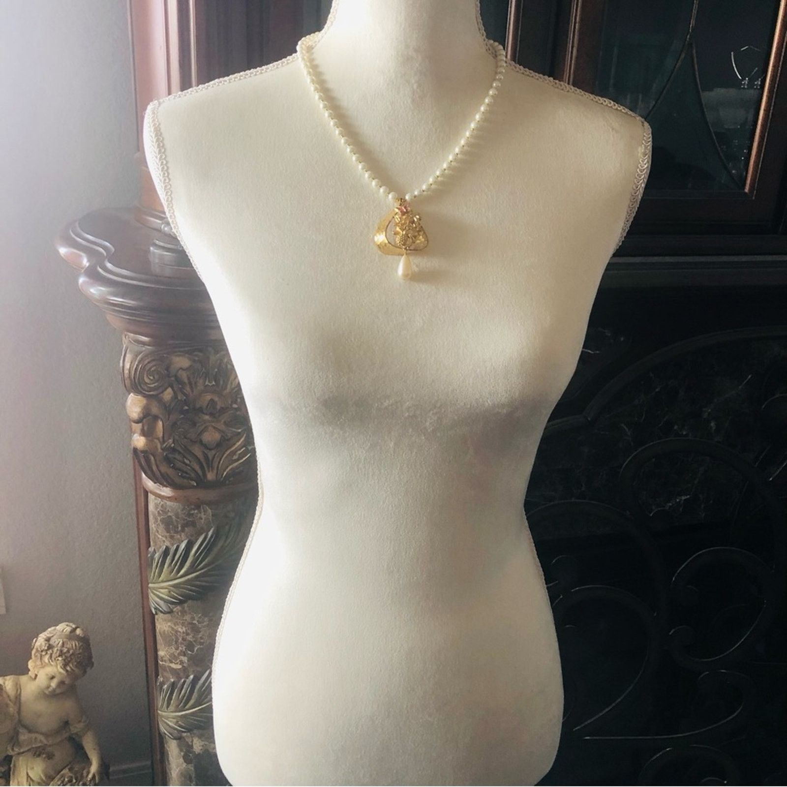 Handmade Handcrafted repurpose hammered gold floral Pearl necklace Size ONE SIZE - 8 Thumbnail