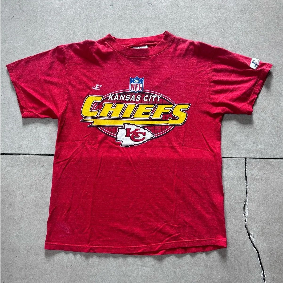 Logo Athletic Vintage Kansas City Chiefs Logo Athletic Red T Shirt Size L Size US L / EU 52-54 / 3 - 1 Thumbnail
